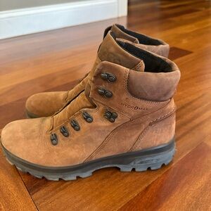 Men’s Ecco boots size 10 very good condition